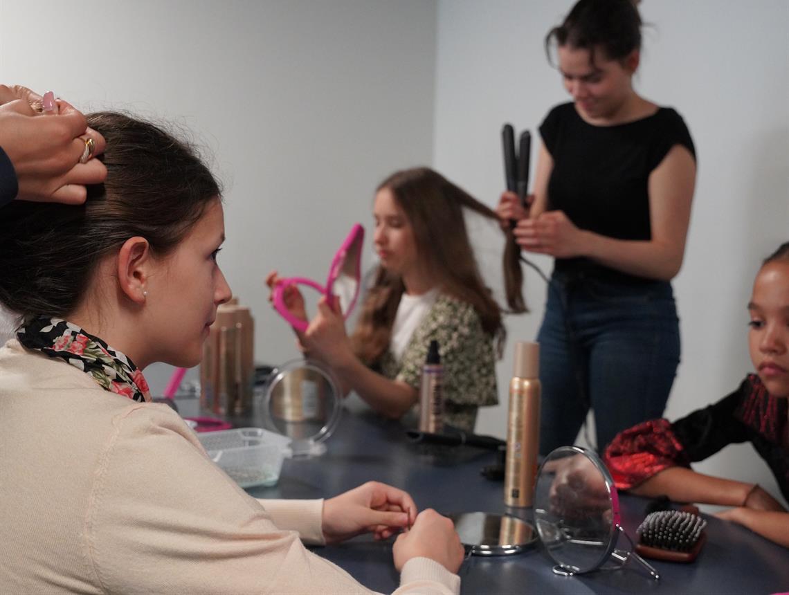 backstage-make-up-aCT